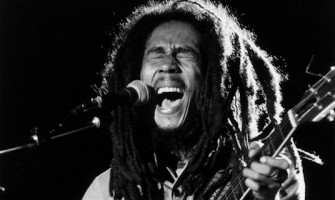 ‘War’, por Bob Marley
