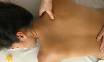 Em março a massoterapeuta Catherine Susan oferece massagens com preço promocional para mulheres