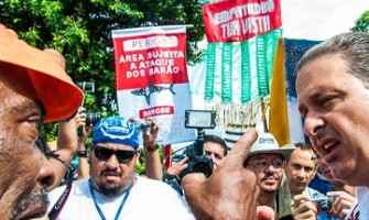 ‘Folião interpela Eduardo Campos’, por Ana Lira