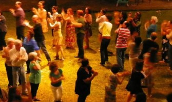 Astrologia e Danças Circulares Sagradas no ‘Baile do Sonho ao Luar’