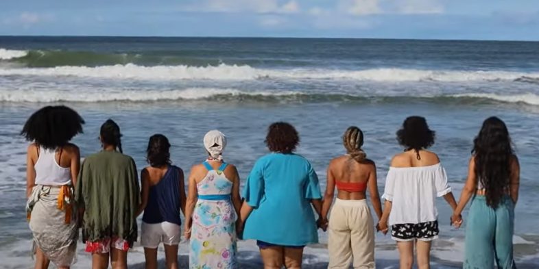 [VÍDEO] Documentário ‘Mulher Sagrada’ compartilha os saberes e a ancestralidade feminina